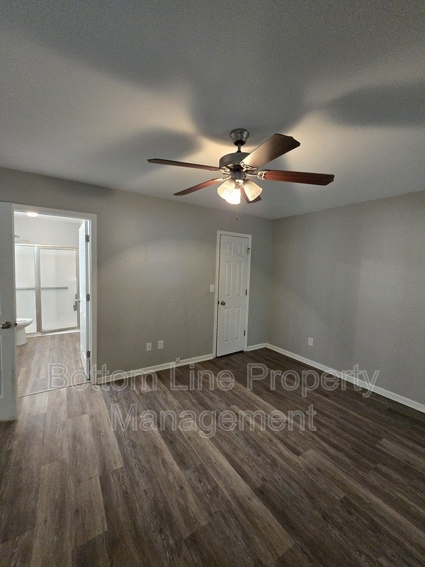 Spacious 3BR Home with Bonus Room & 2-Car Garage – Prime Charlotte Location property image