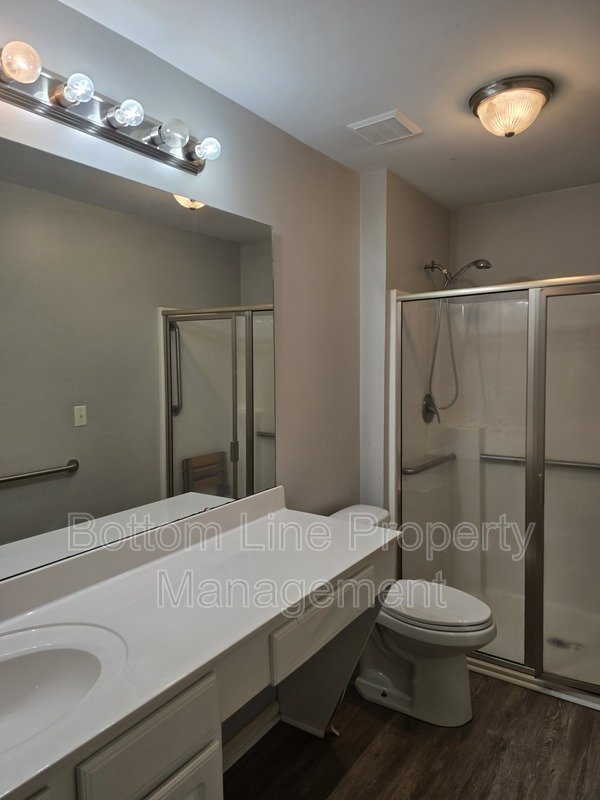 Spacious 3BR Home with Bonus Room & 2-Car Garage – Prime Charlotte Location property image