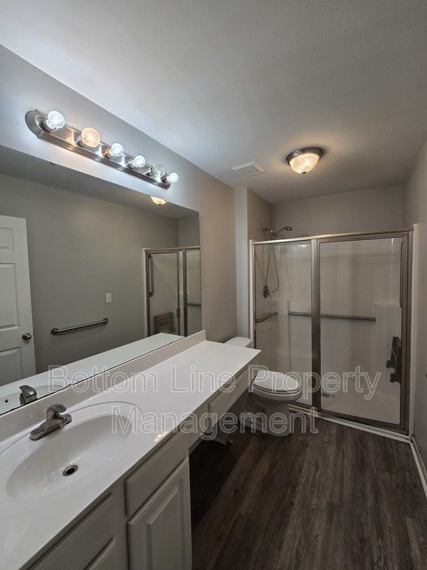 Spacious 3BR Home with Bonus Room & 2-Car Garage – Prime Charlotte Location property image