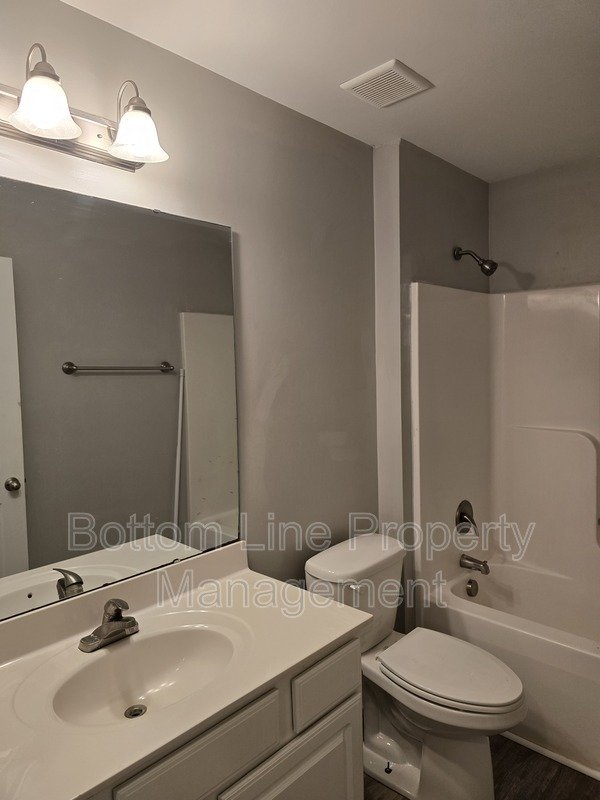 Spacious 3BR Home with Bonus Room & 2-Car Garage – Prime Charlotte Location property image