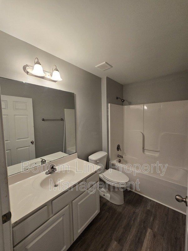 Spacious 3BR Home with Bonus Room & 2-Car Garage – Prime Charlotte Location property image