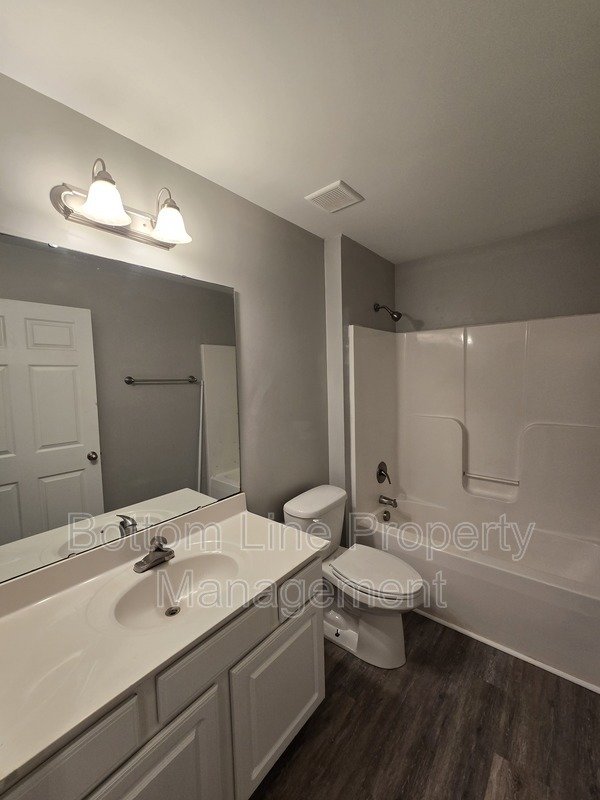 Spacious 3BR Home with Bonus Room & 2-Car Garage – Prime Charlotte Location property image