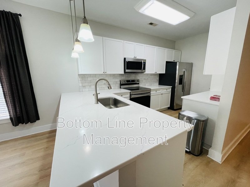 2 Bedroom 2 Bathroom Uptown Unit For Rent property image