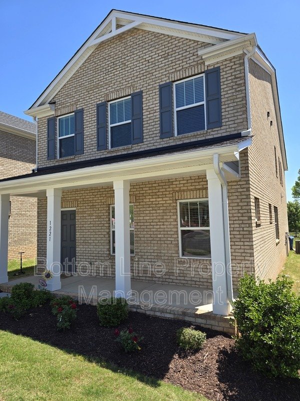 🏡 Spacious & Stylish 4BR Home in Mint Hill with Open Floor Plan & Luxury Primary Suite property image