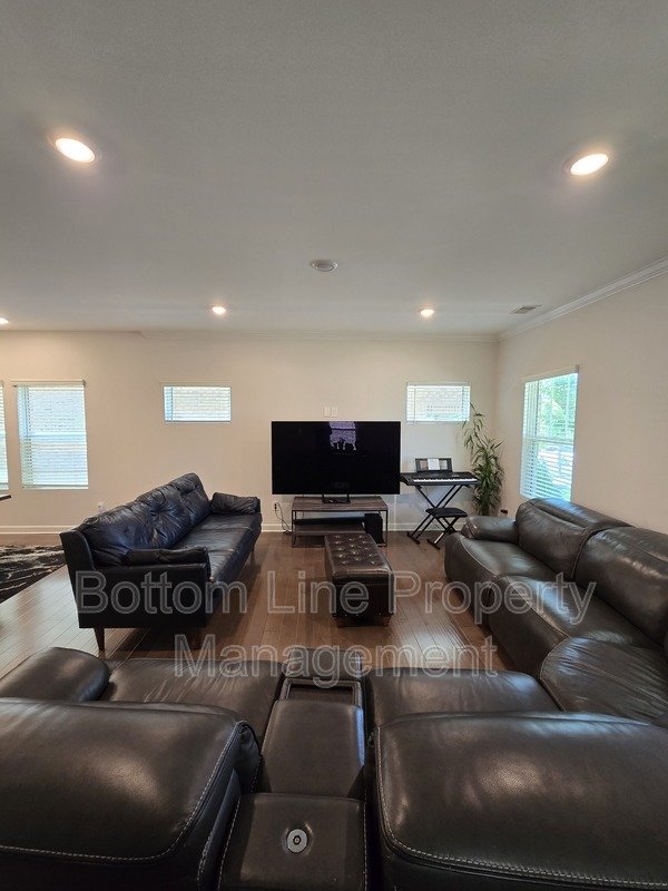 🏡 Spacious & Stylish 4BR Home in Mint Hill with Open Floor Plan & Luxury Primary Suite property image