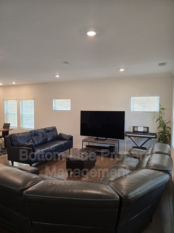 🏡 Spacious & Stylish 4BR Home in Mint Hill with Open Floor Plan & Luxury Primary Suite property image