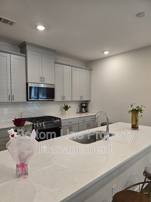 🏡 Spacious & Stylish 4BR Home in Mint Hill with Open Floor Plan & Luxury Primary Suite property image
