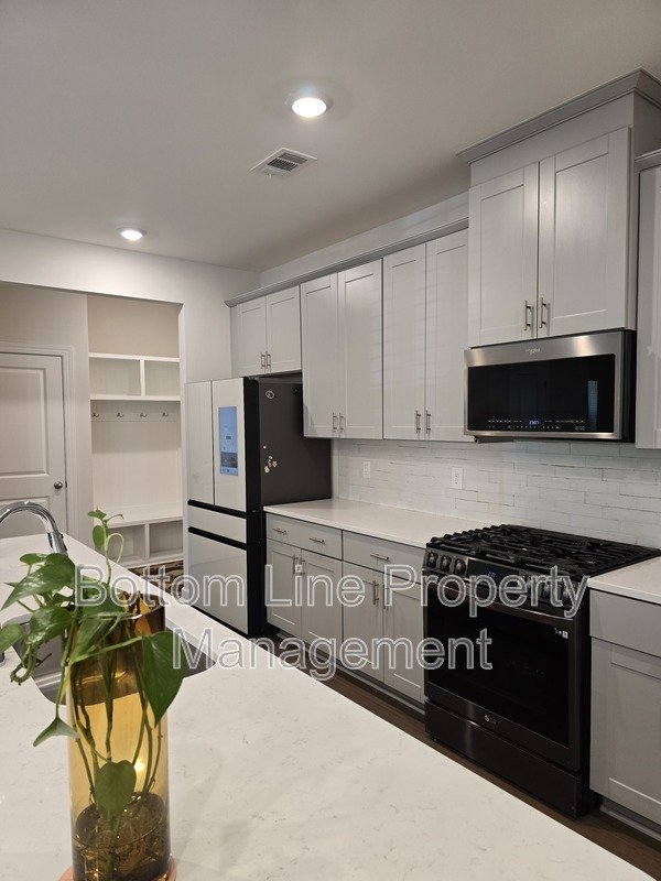 🏡 Spacious & Stylish 4BR Home in Mint Hill with Open Floor Plan & Luxury Primary Suite property image