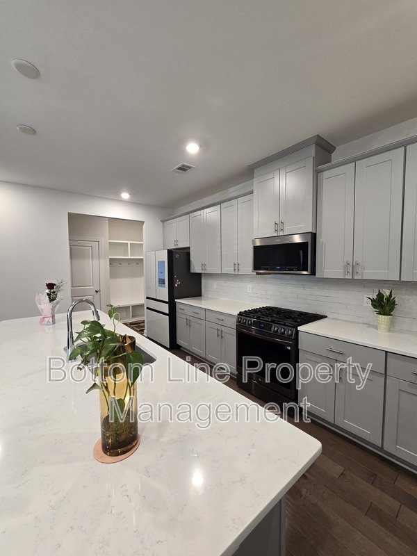 🏡 Spacious & Stylish 4BR Home in Mint Hill with Open Floor Plan & Luxury Primary Suite property image