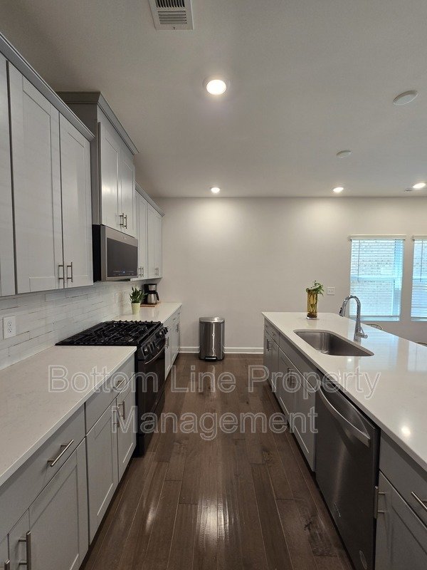 🏡 Spacious & Stylish 4BR Home in Mint Hill with Open Floor Plan & Luxury Primary Suite property image