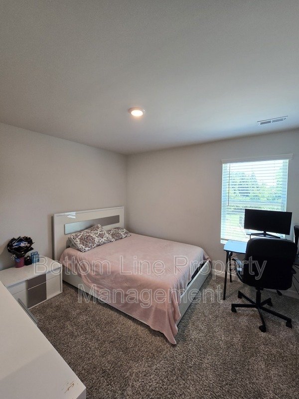 🏡 Spacious & Stylish 4BR Home in Mint Hill with Open Floor Plan & Luxury Primary Suite property image