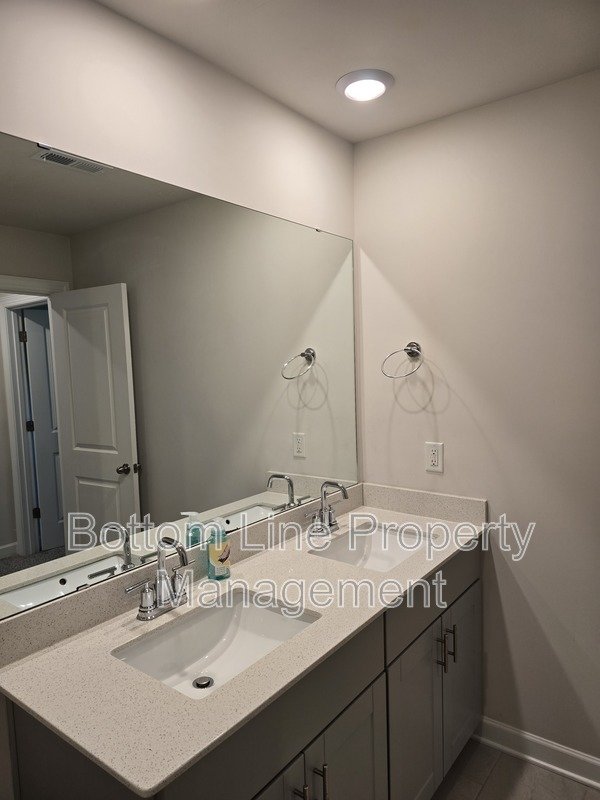 🏡 Spacious & Stylish 4BR Home in Mint Hill with Open Floor Plan & Luxury Primary Suite property image