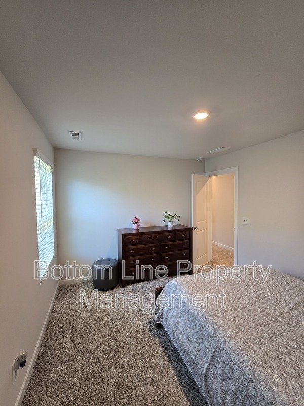🏡 Spacious & Stylish 4BR Home in Mint Hill with Open Floor Plan & Luxury Primary Suite property image