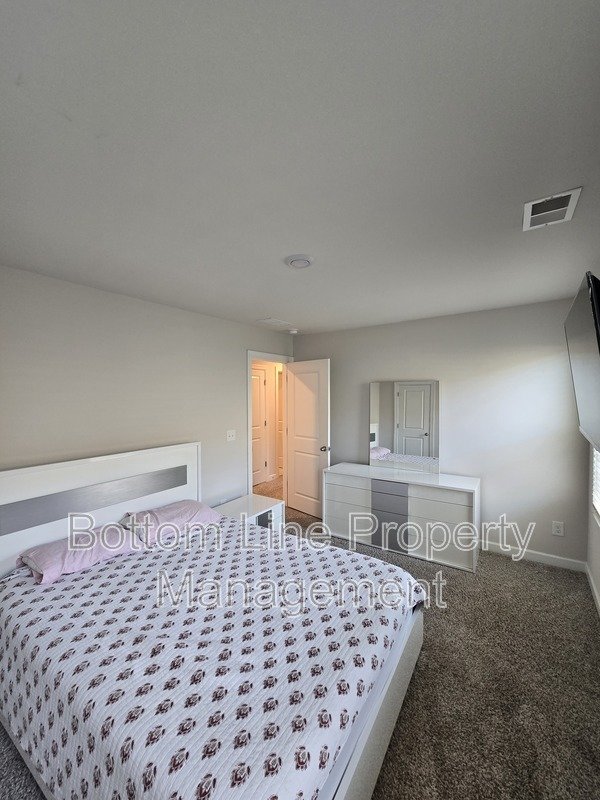 🏡 Spacious & Stylish 4BR Home in Mint Hill with Open Floor Plan & Luxury Primary Suite property image