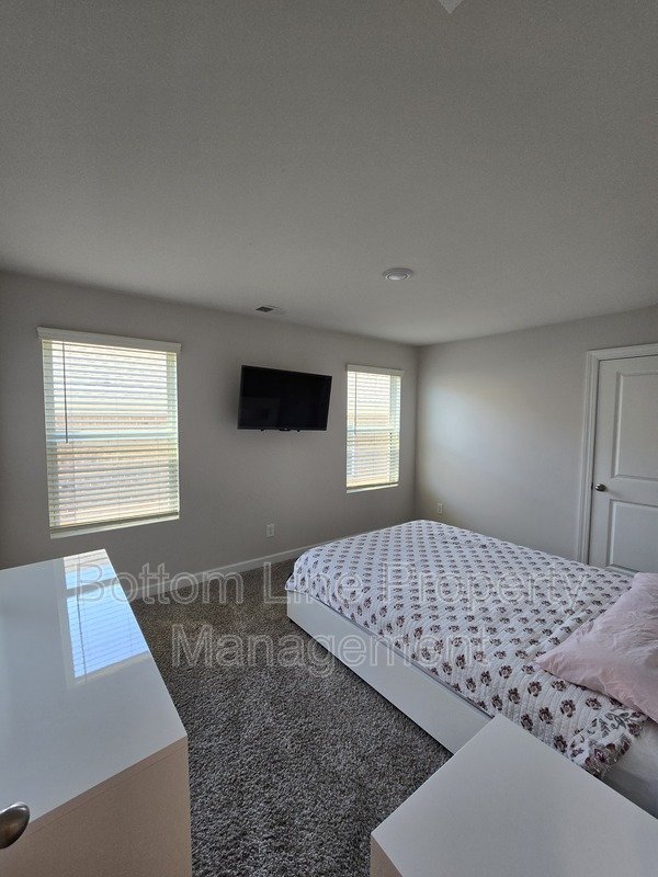 🏡 Spacious & Stylish 4BR Home in Mint Hill with Open Floor Plan & Luxury Primary Suite property image