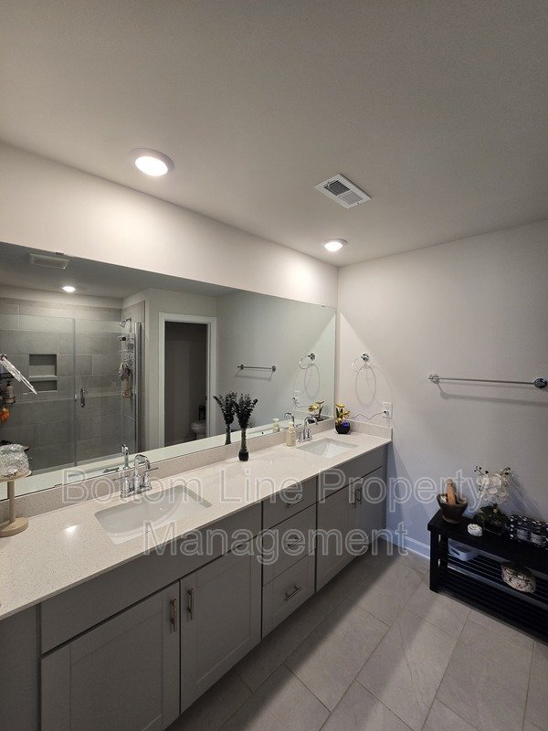 🏡 Spacious & Stylish 4BR Home in Mint Hill with Open Floor Plan & Luxury Primary Suite property image