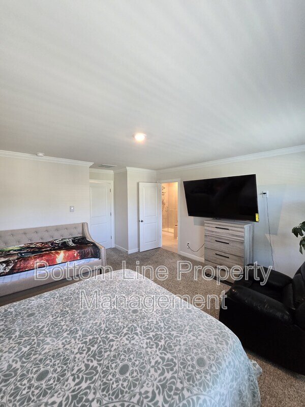 🏡 Spacious & Stylish 4BR Home in Mint Hill with Open Floor Plan & Luxury Primary Suite property image
