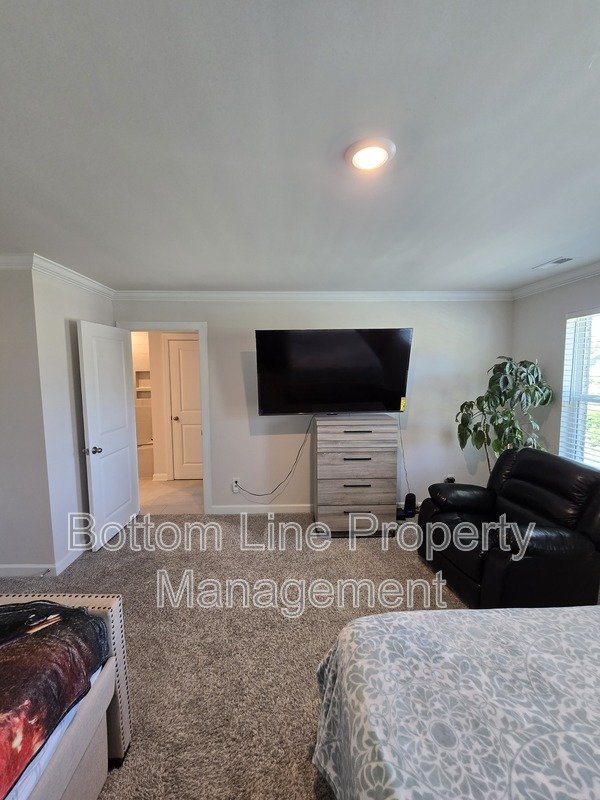 🏡 Spacious & Stylish 4BR Home in Mint Hill with Open Floor Plan & Luxury Primary Suite property image