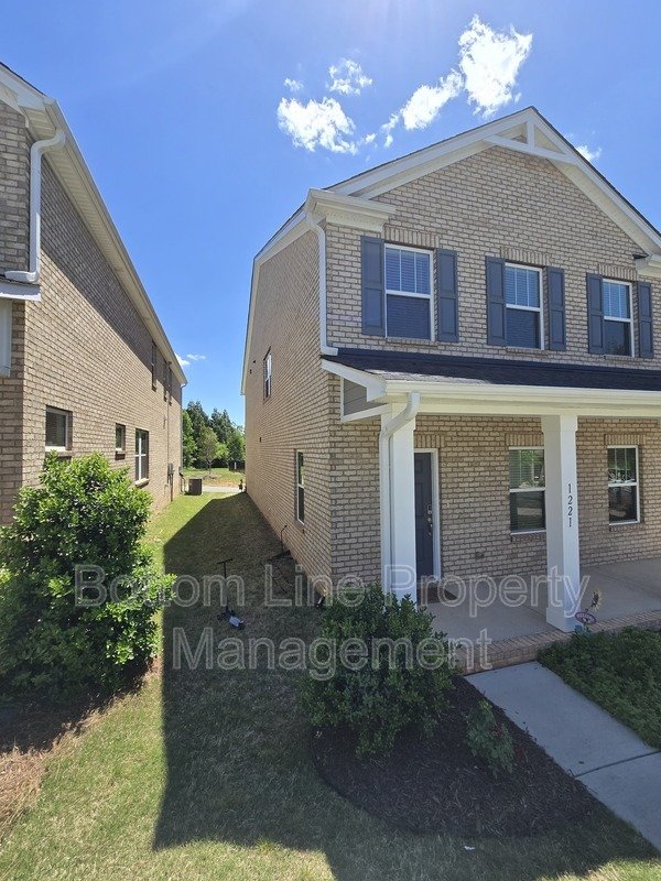 🏡 Spacious & Stylish 4BR Home in Mint Hill with Open Floor Plan & Luxury Primary Suite property image