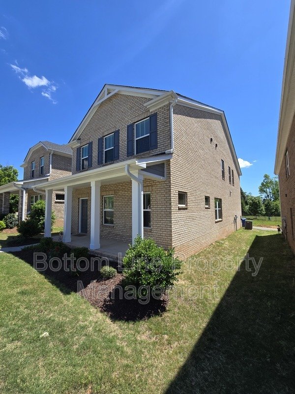 🏡 Spacious & Stylish 4BR Home in Mint Hill with Open Floor Plan & Luxury Primary Suite property image