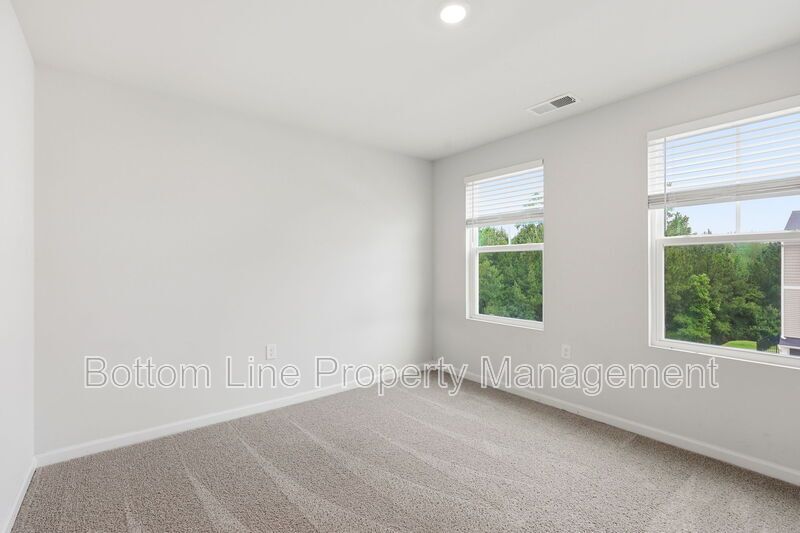 ✨ Beautiful 3BR/2.5BA Townhome w/ 1-Car Garage in Prime Durham Location! ✨ property image