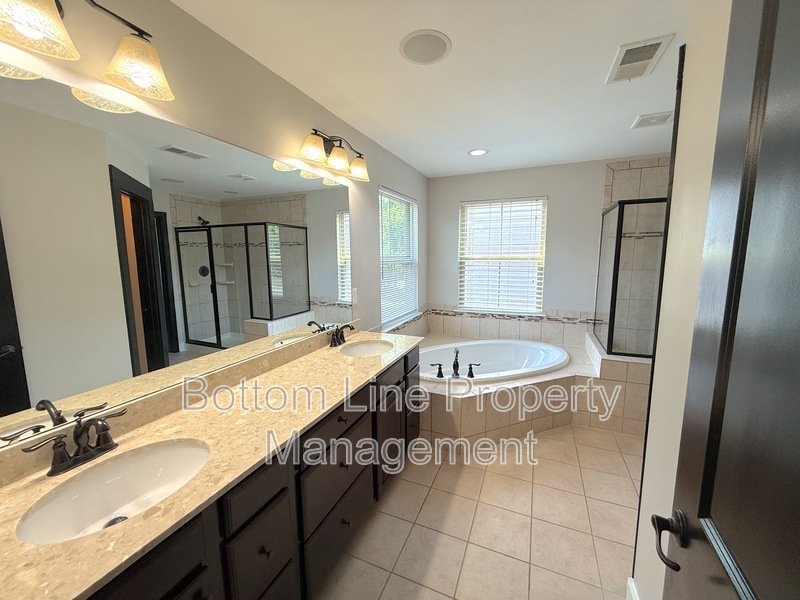 Stunning 4 Bedroom 2.5 Bathroom House For Rent property image