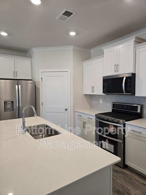 ✨ Brand-New End Unit Townhome | 3BR, 2.5BA | 2-Car Garage | Available Now ✨ property image