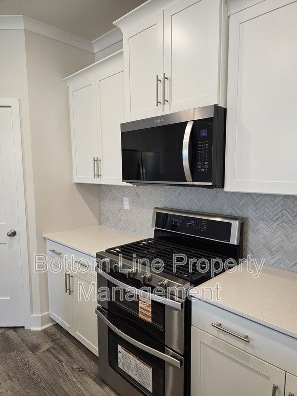 ✨ Brand-New End Unit Townhome | 3BR, 2.5BA | 2-Car Garage | Available Now ✨ property image