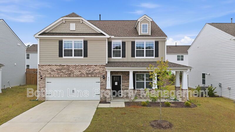 Spacious 4-Bedroom Home with Loft, 2-Car Garage & Modern Finishes property image