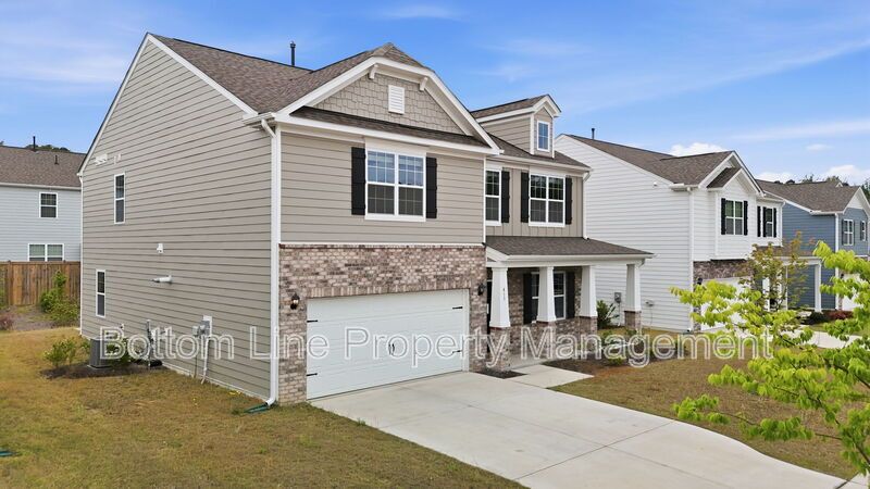 Spacious 4-Bedroom Home with Loft, 2-Car Garage & Modern Finishes property image