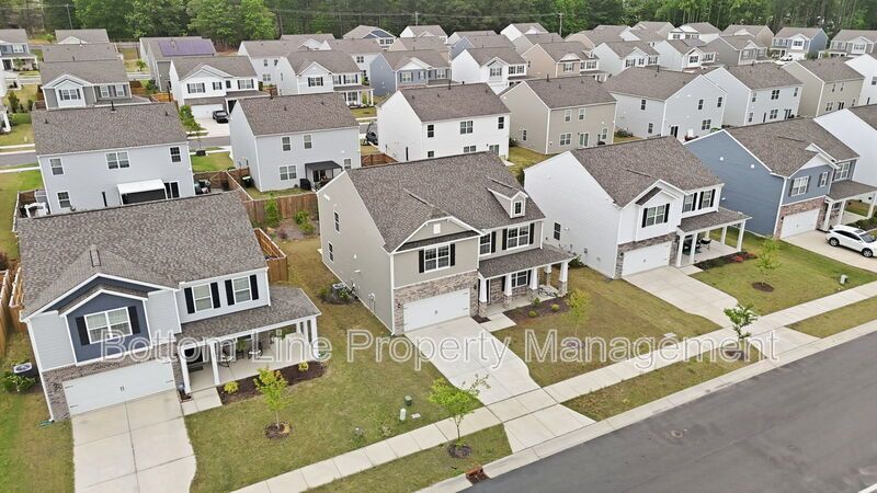 Spacious 4-Bedroom Home with Loft, 2-Car Garage & Modern Finishes property image