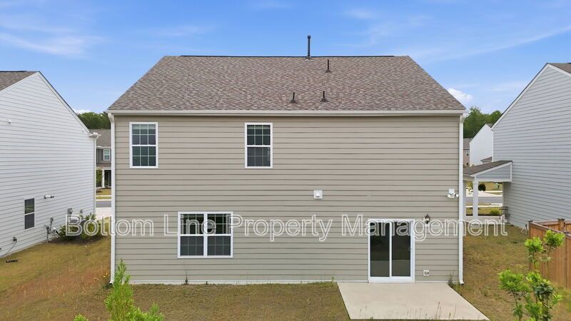 Spacious 4-Bedroom Home with Loft, 2-Car Garage & Modern Finishes property image