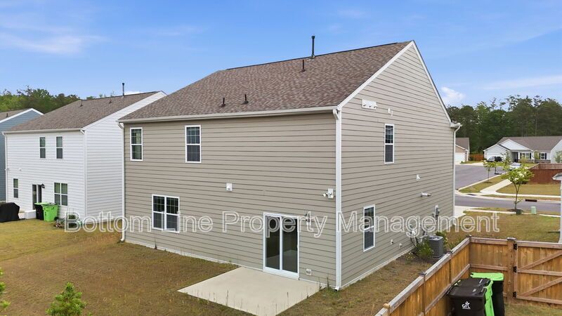 Spacious 4-Bedroom Home with Loft, 2-Car Garage & Modern Finishes property image