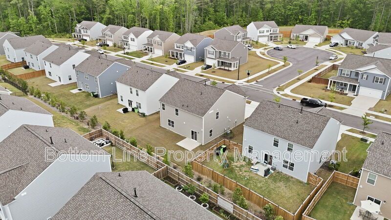 Spacious 4-Bedroom Home with Loft, 2-Car Garage & Modern Finishes property image