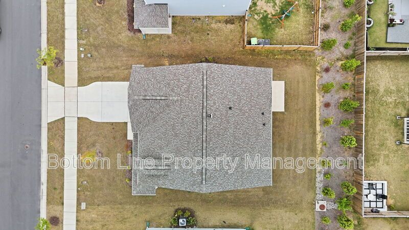 Spacious 4-Bedroom Home with Loft, 2-Car Garage & Modern Finishes property image