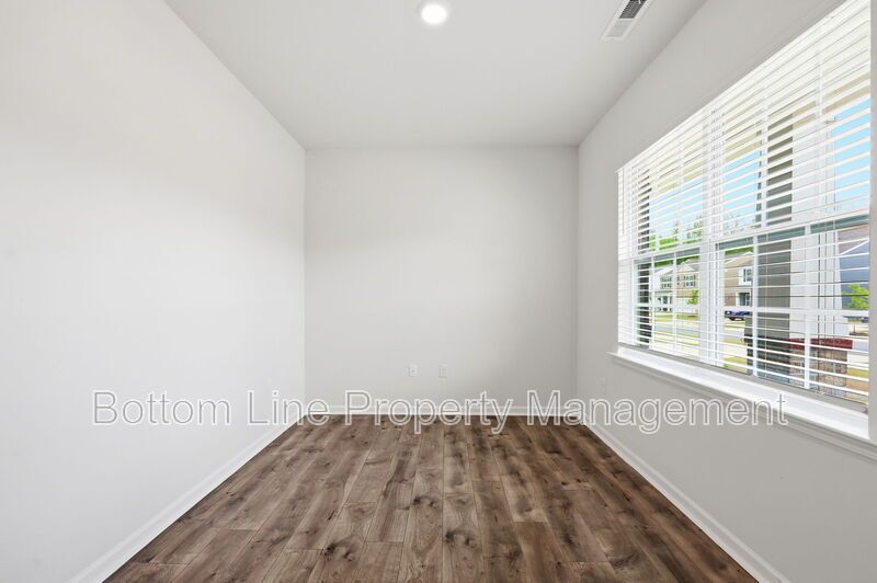 Spacious 4-Bedroom Home with Loft, 2-Car Garage & Modern Finishes property image