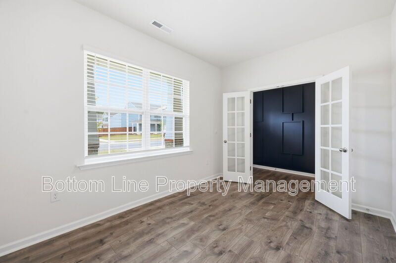 Spacious 4-Bedroom Home with Loft, 2-Car Garage & Modern Finishes property image