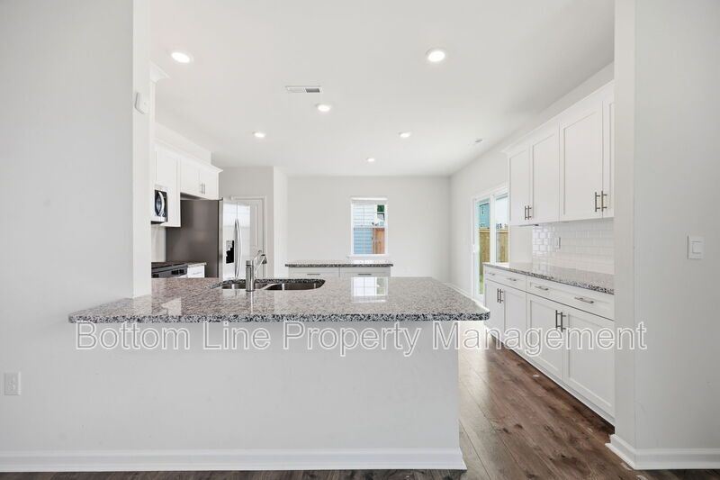 Spacious 4-Bedroom Home with Loft, 2-Car Garage & Modern Finishes property image