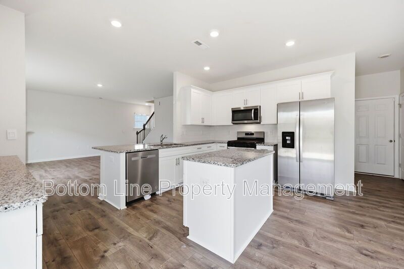 Spacious 4-Bedroom Home with Loft, 2-Car Garage & Modern Finishes property image