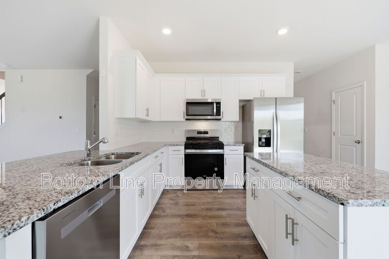 Spacious 4-Bedroom Home with Loft, 2-Car Garage & Modern Finishes property image