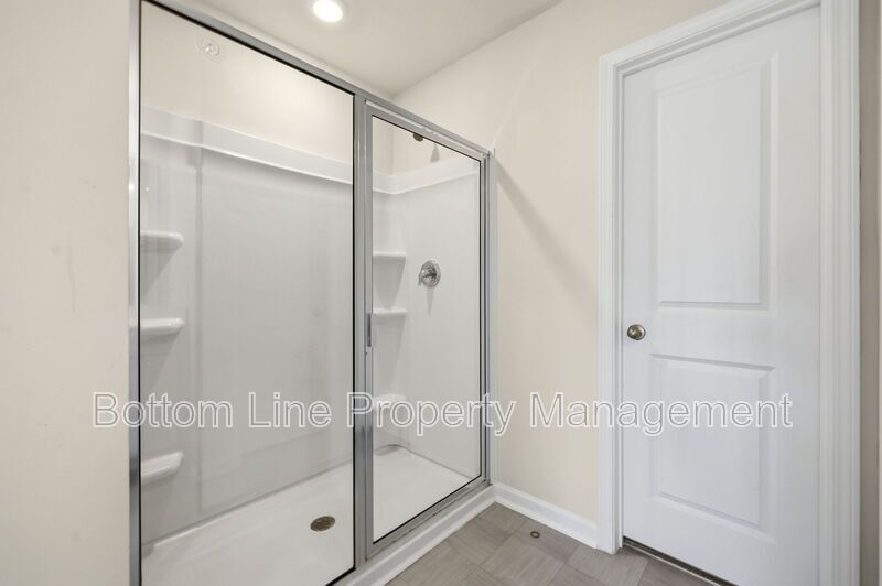 Spacious 4-Bedroom Home with Loft, 2-Car Garage & Modern Finishes property image