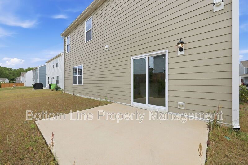 Spacious 4-Bedroom Home with Loft, 2-Car Garage & Modern Finishes property image
