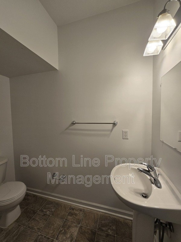 Charming 3-Bedroom Home in Convenient Charlotte Location property image