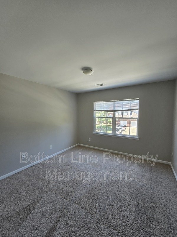 Charming 3-Bedroom Home in Convenient Charlotte Location property image