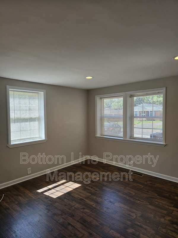 Renovated 2-Bedroom Home with Large Fenced Yard in Charlotte property image