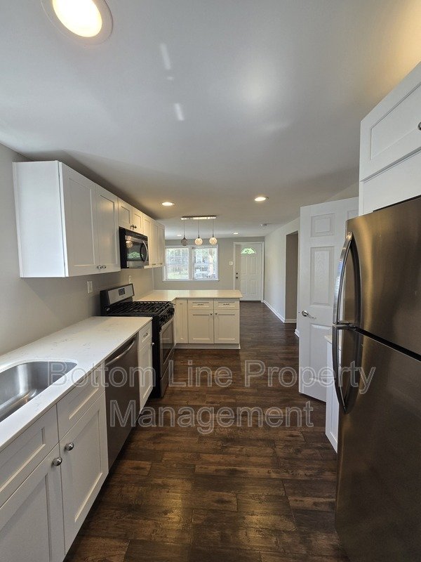 Renovated 2-Bedroom Home with Large Fenced Yard in Charlotte property image