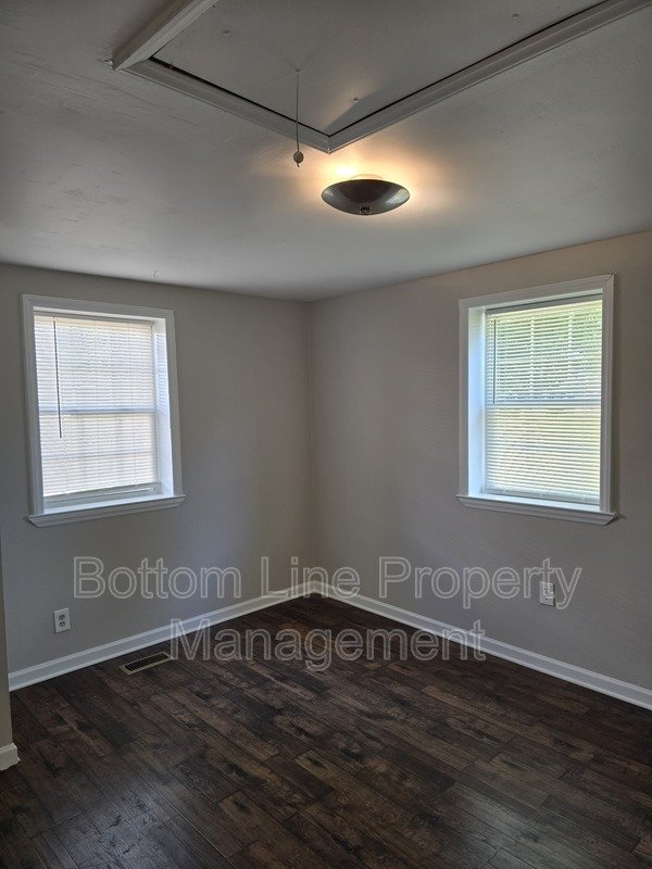 Renovated 2-Bedroom Home with Large Fenced Yard in Charlotte property image