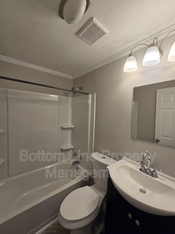 Renovated 2-Bedroom Home with Large Fenced Yard in Charlotte property image