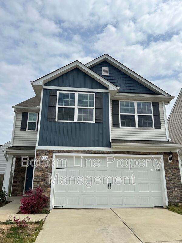 Beautiful 3BR/2.5BA Home in Zebulon with 2-Car Garage & Granite Counters property image