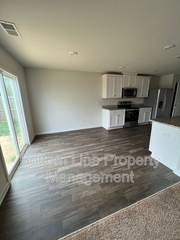 Beautiful 3BR/2.5BA Home in Zebulon with 2-Car Garage & Granite Counters property image